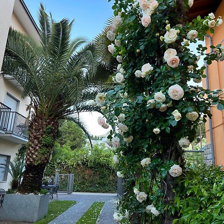 Villa Phoenix - Lake Apartments Riva del Garda Luaran gambar