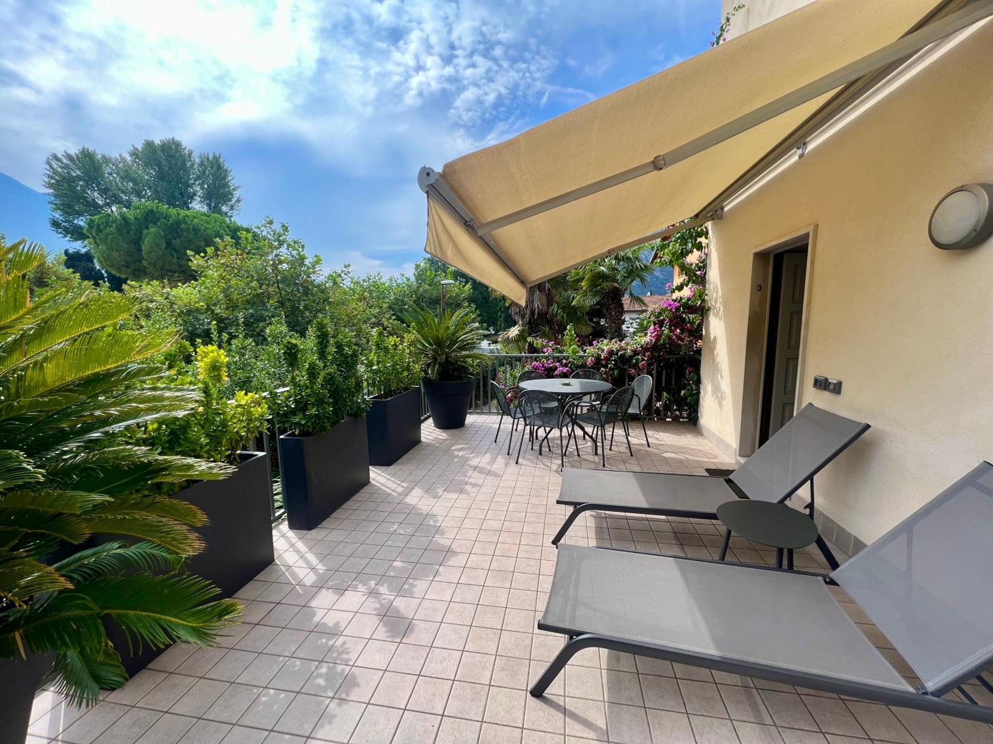 Villa Phoenix - Lake Apartments Riva del Garda Luaran gambar