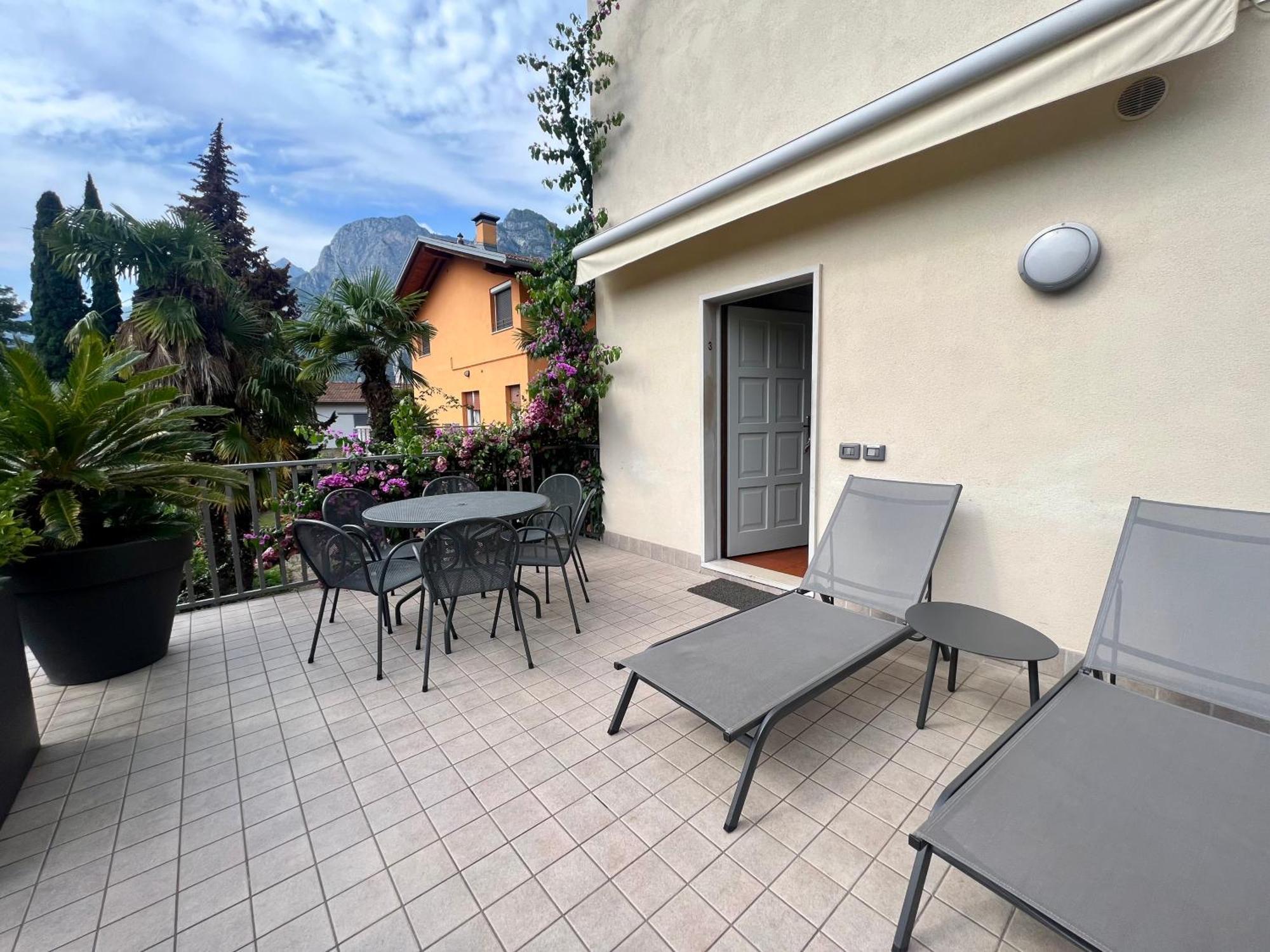 Villa Phoenix - Lake Apartments Riva del Garda Luaran gambar