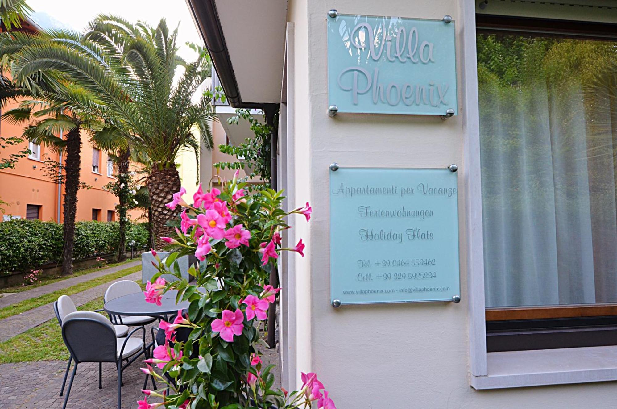 Villa Phoenix - Lake Apartments Riva del Garda Luaran gambar