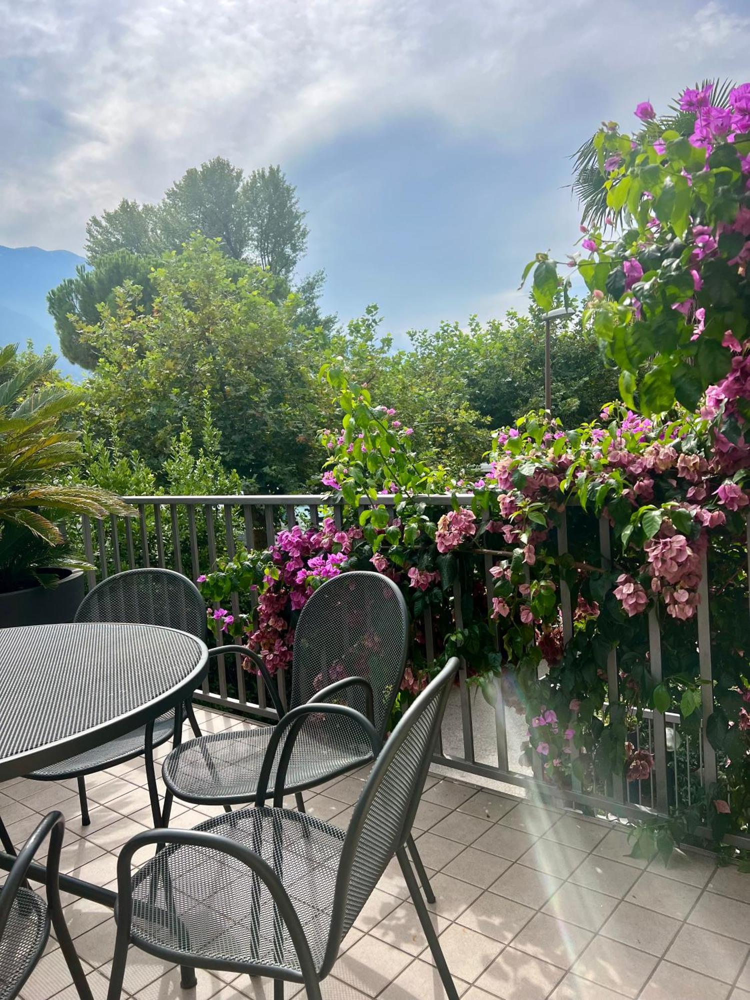 Villa Phoenix - Lake Apartments Riva del Garda Luaran gambar