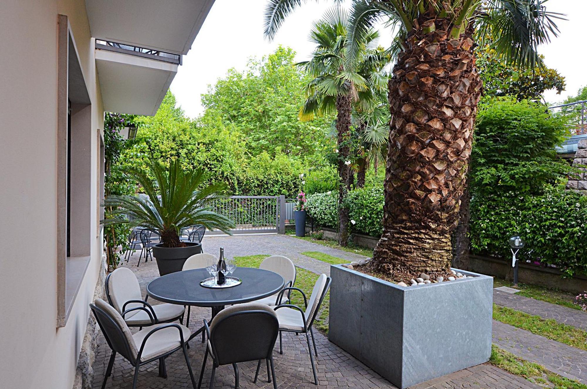 Villa Phoenix - Lake Apartments Riva del Garda Luaran gambar