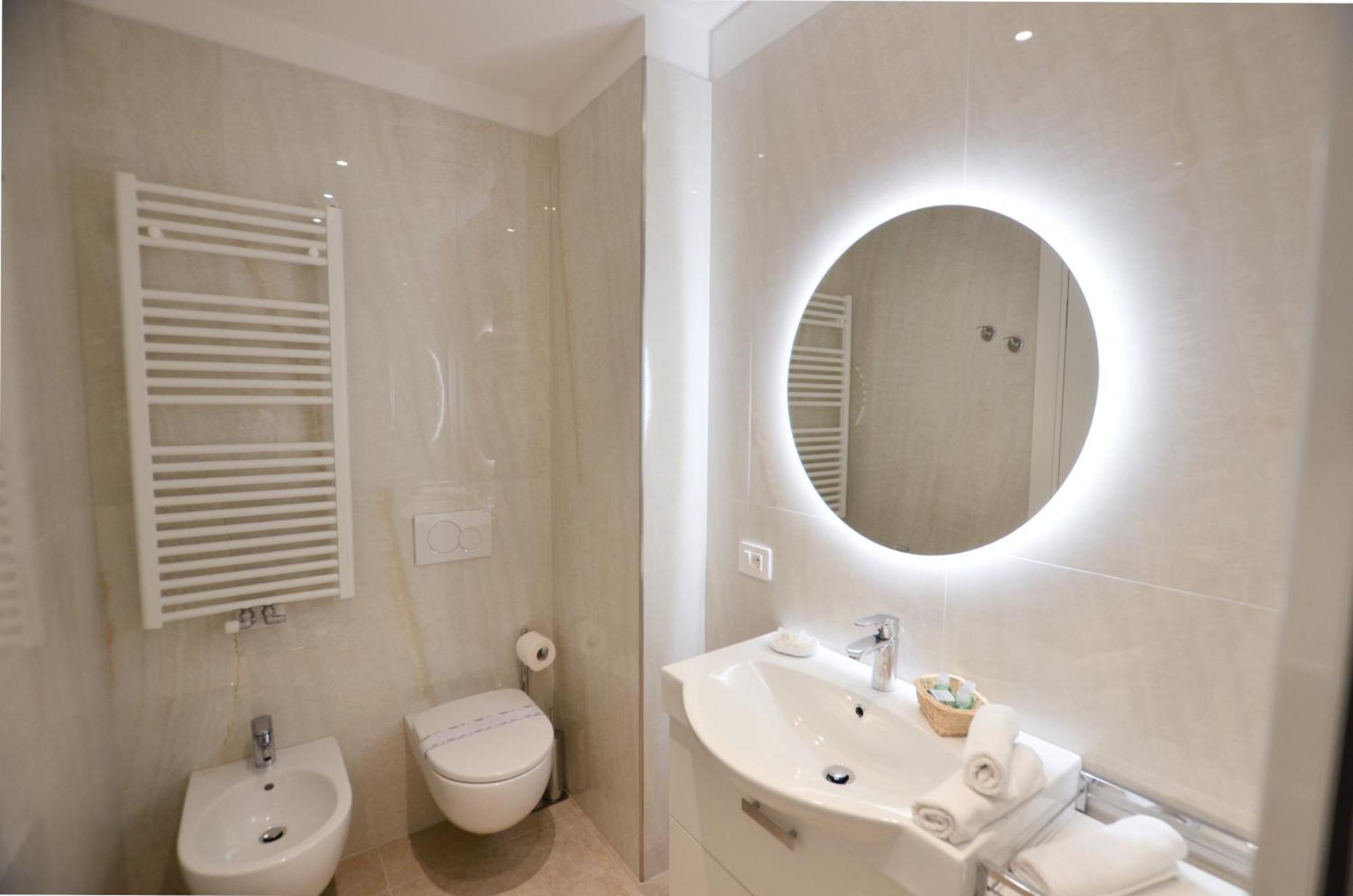 Villa Phoenix - Lake Apartments Riva del Garda Bilik gambar
