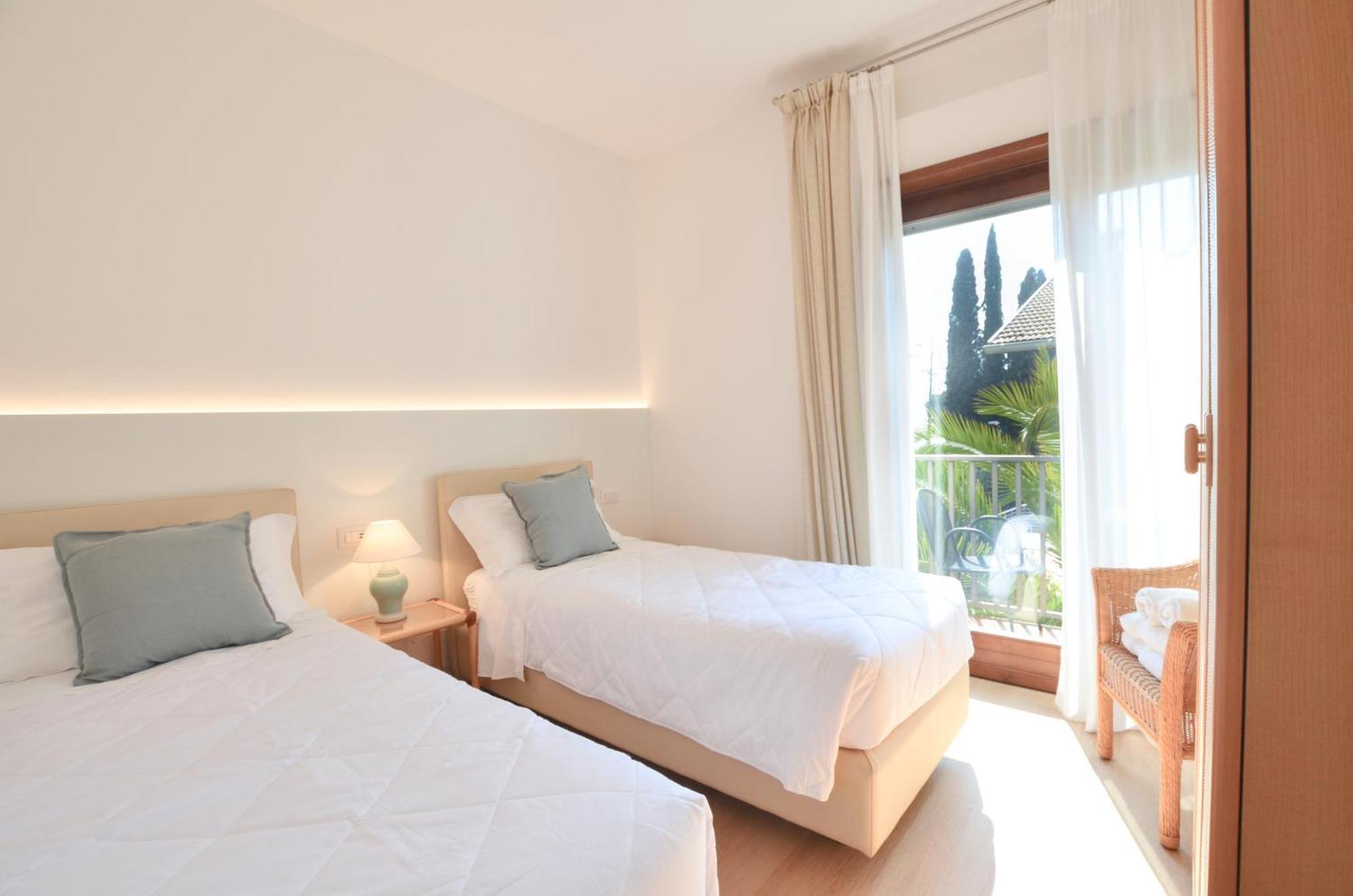 Villa Phoenix - Lake Apartments Riva del Garda Luaran gambar