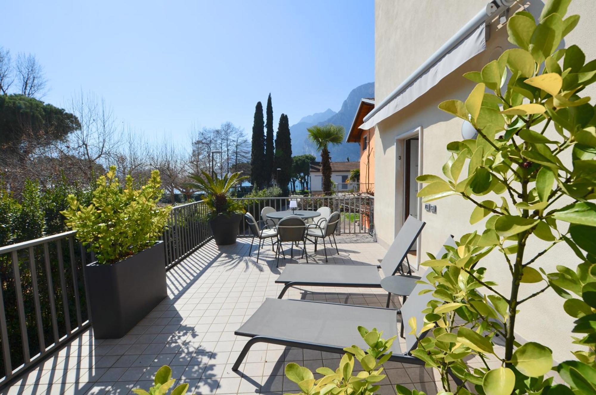 Villa Phoenix - Lake Apartments Riva del Garda Bilik gambar