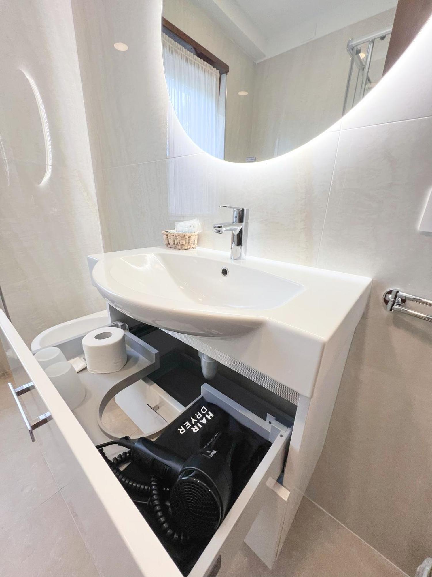 Villa Phoenix - Lake Apartments Riva del Garda Luaran gambar