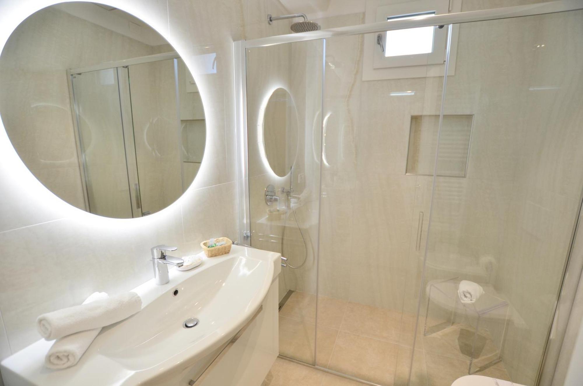 Villa Phoenix - Lake Apartments Riva del Garda Luaran gambar