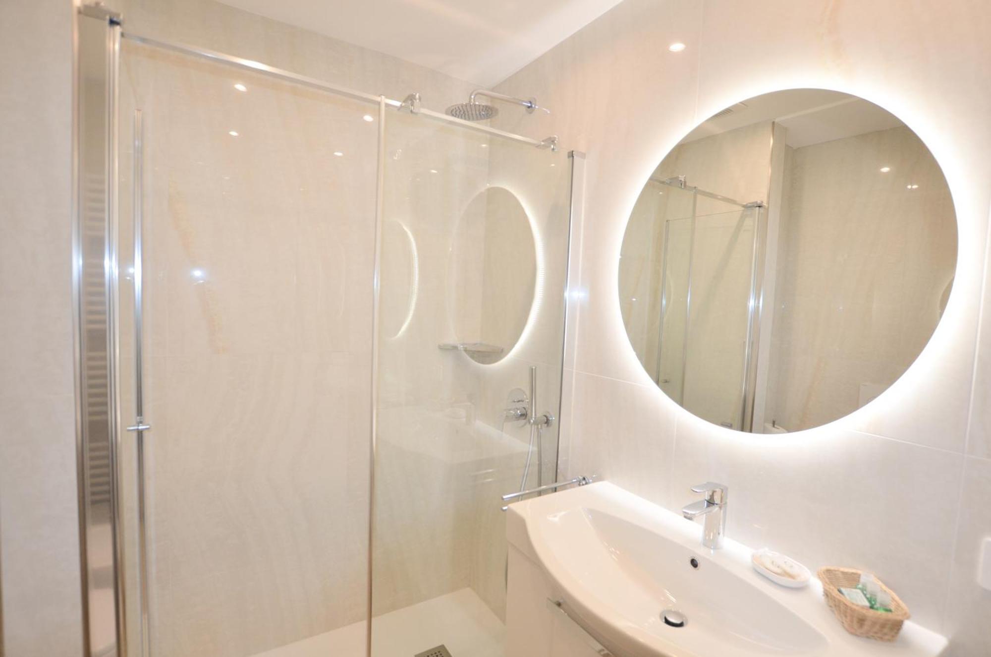 Villa Phoenix - Lake Apartments Riva del Garda Luaran gambar