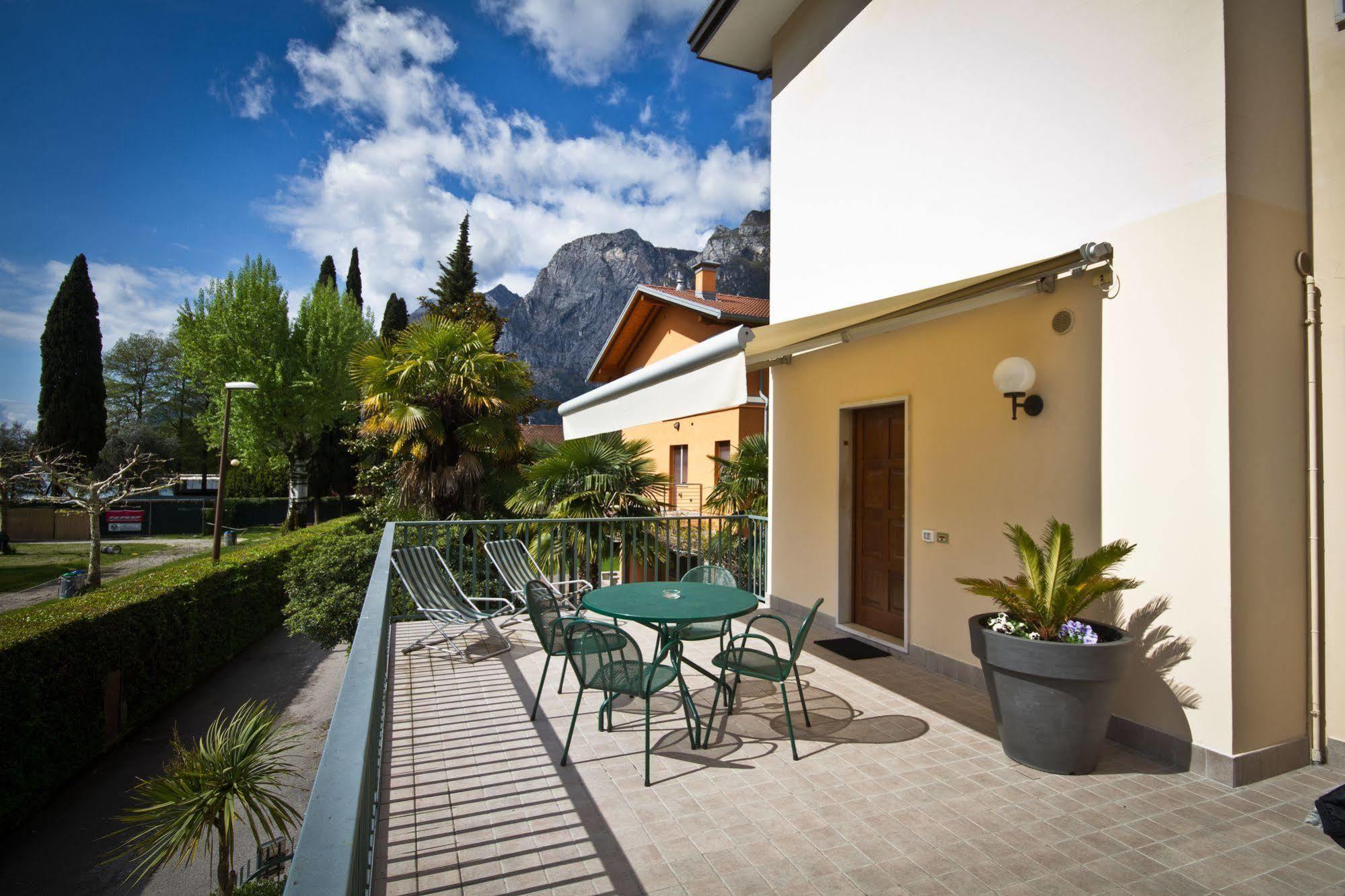 Villa Phoenix - Lake Apartments Riva del Garda Luaran gambar