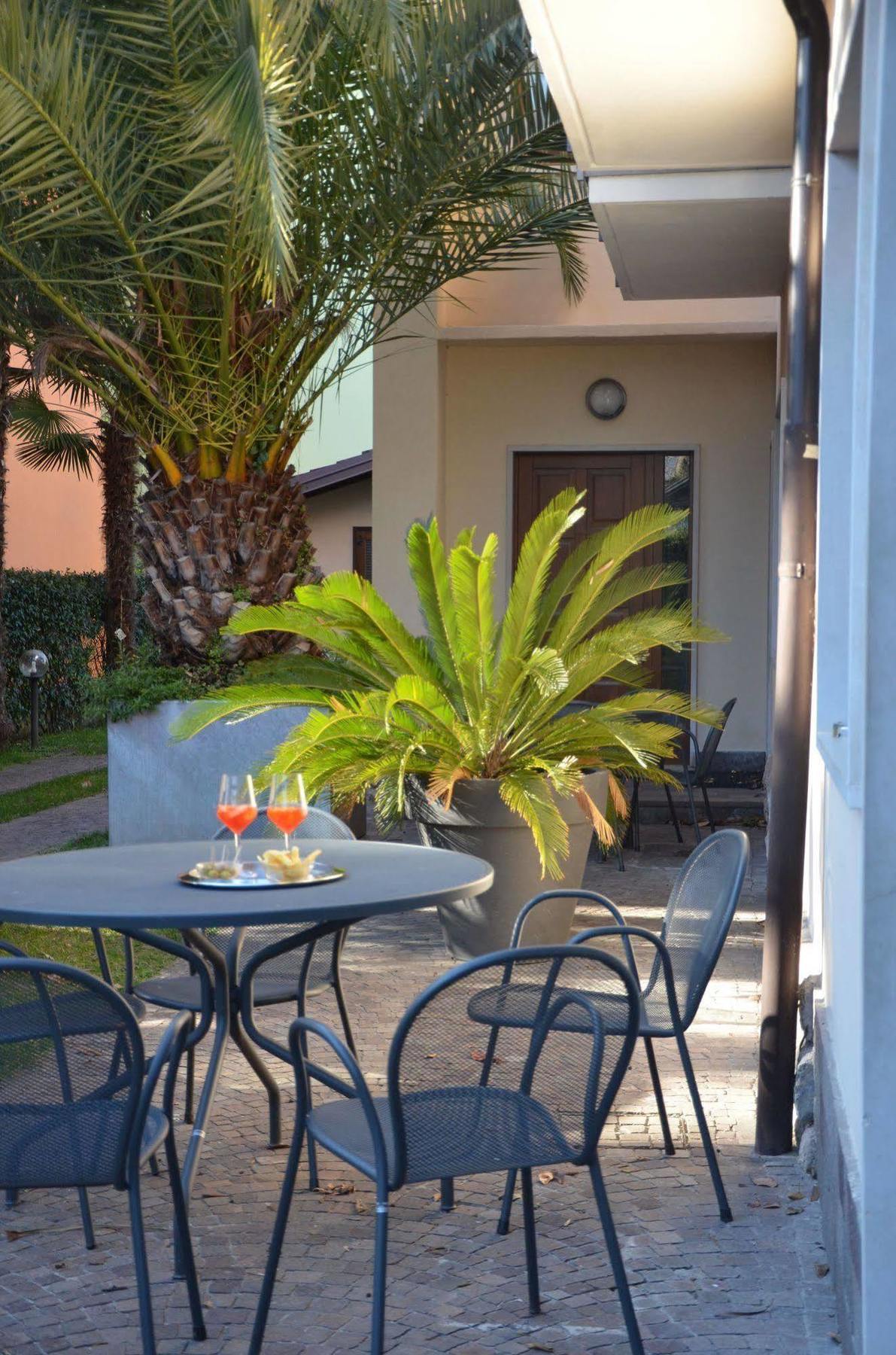 Villa Phoenix - Lake Apartments Riva del Garda Luaran gambar