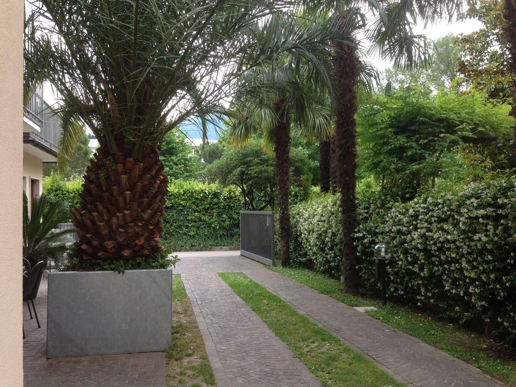 Villa Phoenix - Lake Apartments Riva del Garda Luaran gambar