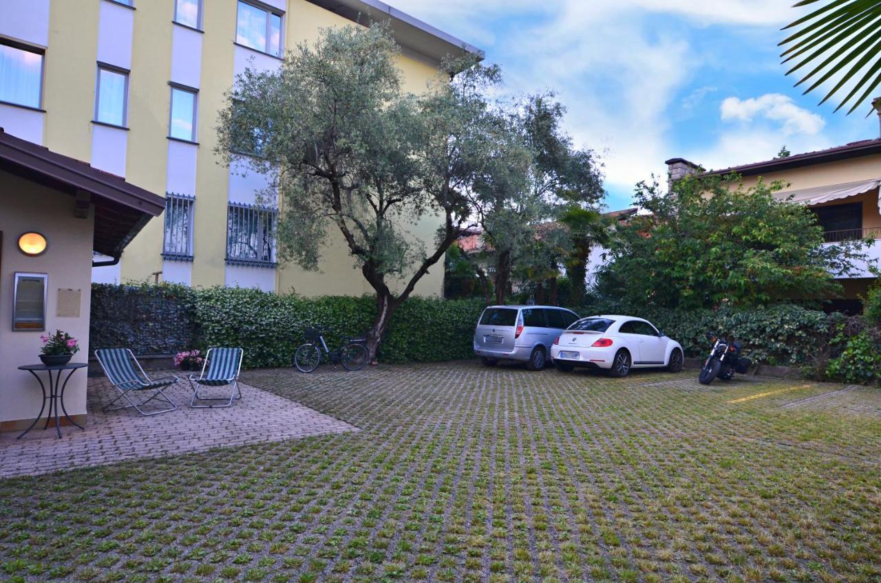 Villa Phoenix - Lake Apartments Riva del Garda Luaran gambar